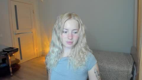 Snapshot of e___lisa chatting on 17, 5, 2026 fansly - yourbestbaby online show from 17, 5, 2026