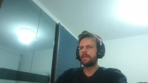 Snapshot of eaglecrm chatting on 6, 1, 2025 eaglecrm online show from 6, 1, 2025