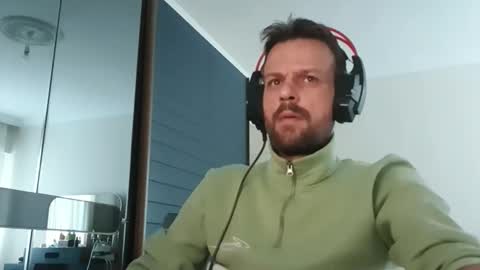 Snapshot of eaglecrm chatting on 26, 10, 2025 eaglecrm online show from 26, 10, 2025