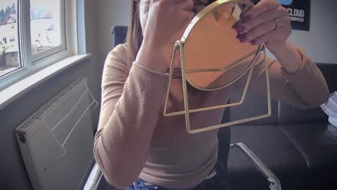 Nadia Ferreira  online show from 20, 2, 2026