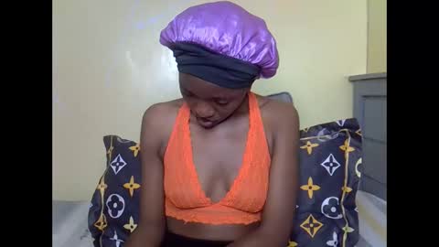 Snapshot of eboniana chatting on 28, 4, 2026 eboniana online show from 28, 4, 2026