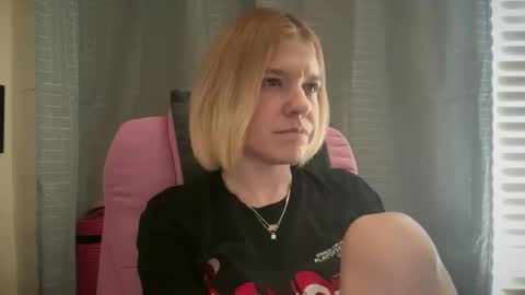 Snapshot of ebony8ivory chatting on 27, 3, 2026 americnbarbie online show from 27, 3, 2026