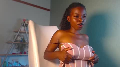 ebony ezel online show from 4, 1, 2025