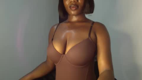 Snapshot of ebony_pussy98 chatting on 18, 3, 2026 delilah online show from 18, 3, 2026
