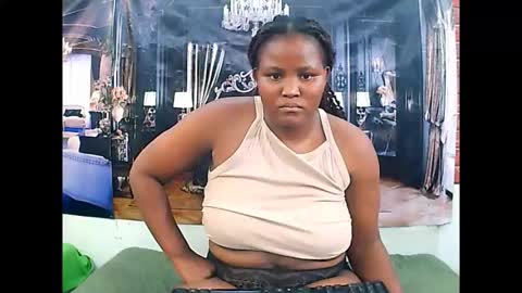 Snapshot of ebonycurvy4u chatting on 10, 11, 2025 lovee online show from 10, 11, 2025