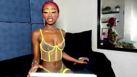 Snapshot of ebonydollx69 chatting on 31, 3, 2026 Pearl online show from 31, 3, 2026