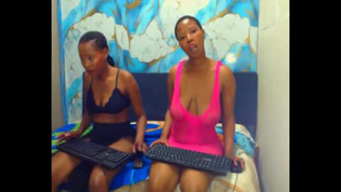 Snapshot of ebonyfirexx chatting on 9, 9, 2025 Life online show from 9, 9, 2025