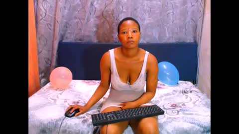 Snapshot of ebonyfirexx chatting on 18, 9, 2025 Life online show from 18, 9, 2025