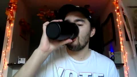 Snapshot of edmundfitz75 chatting on 22, 10, 2025 EddieFitz75 online show from 22, 10, 2025