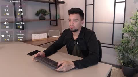 Snapshot of edward_maxx chatting on 1, 2, 2025 Eduardo online show from 1, 2, 2025