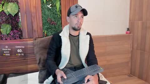 Snapshot of edward_maxx chatting on 8, 3, 2025 Eduardo online show from 8, 3, 2025