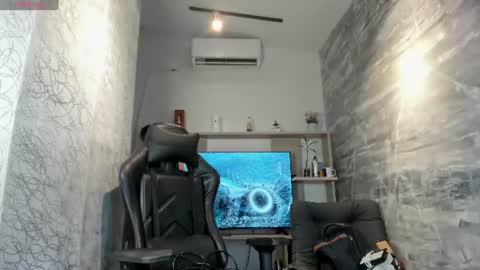 Snapshot of edwardross_ chatting on 6, 7, 2026 Edward Ross online show from 6, 7, 2026