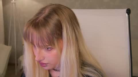 EVA NON NUDE online show from 27, 5, 2026
