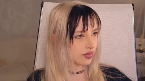 EVA NON NUDE online show from 1, 6, 2026