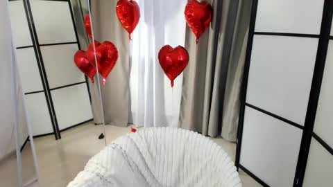 Effie Mur online show from 12, 2, 2026