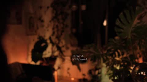 Snapshot of effylowell_ chatting on 19, 2, 2025 Effy online show from 19, 2, 2025