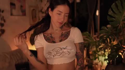 Snapshot of effylowell_ chatting on 4, 3, 2025 Effy online show from 4, 3, 2025