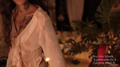 Snapshot of effylowell_ chatting on 30, 9, 2025 Effy online show from 30, 9, 2025