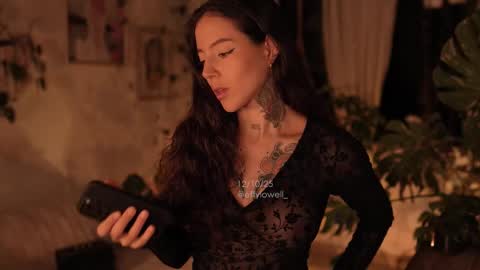 Snapshot of effylowell_ chatting on 13, 10, 2025 Effy online show from 13, 10, 2025