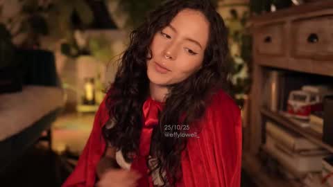 Snapshot of effylowell_ chatting on 26, 10, 2025 Effy online show from 26, 10, 2025