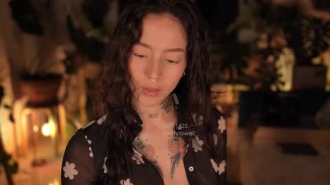 Snapshot of effylowell_ chatting on 5, 11, 2025 Effy online show from 5, 11, 2025