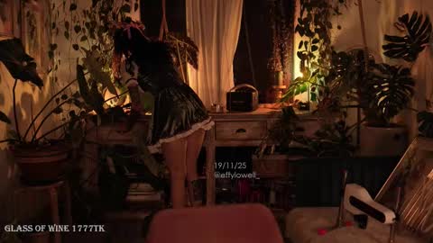 Snapshot of effylowell_ chatting on 20, 11, 2025 Effy online show from 20, 11, 2025