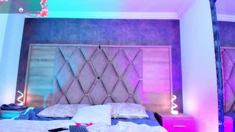 YG COUPLE online show from 4, 12, 2025