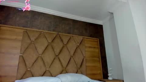 YG COUPLE online show from 7, 3, 2026