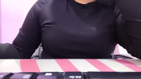 Snapshot of eireneninon chatting on 9, 10, 2025 Eirene online show from 9, 10, 2025