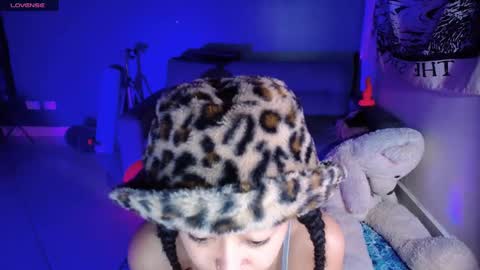 Ela  Help me reach 100 thumbs up online show from 3, 1, 2025