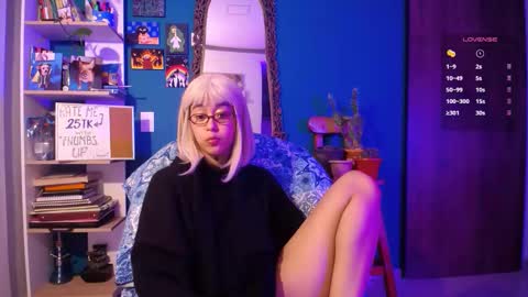 Ela  Help me reach 100 thumbs up online show from 8, 11, 2025