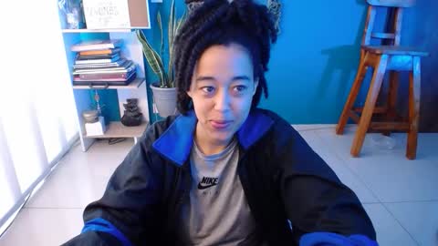 Ela  Help me reach 100 thumbs up online show from 19, 11, 2025