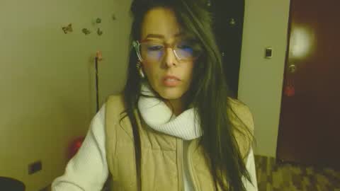 Snapshot of ela_3611 chatting on 3, 12, 2025 ela_3611 online show from 3, 12, 2025