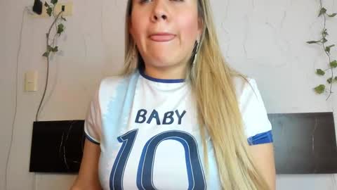 Snapshot of eleecttraa_12 chatting on 22, 2, 2025 Electra online show from 22, 2, 2025