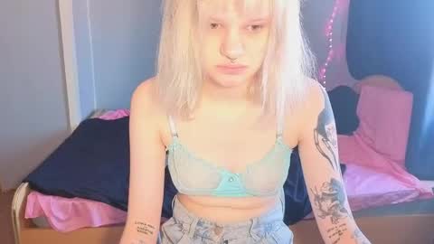 elieiza_xo online show from 15, 4, 2026