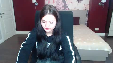 Snapshot of elinamils chatting on 12, 3, 2025 ElinaMils online show from 12, 3, 2025