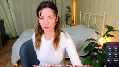 Snapshot of elise_bryk chatting on 28, 9, 2025 hiIm Elise online show from 28, 9, 2025
