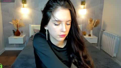 Snapshot of elise_robbie chatting on 4, 4, 2026 Elise online show from 4, 4, 2026