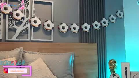 Elise Play Boobs online show from 26, 6, 2026
