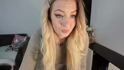 Snapshot of elissavibe chatting on 19, 1, 2025 Elisa Promotion online show from 19, 1, 2025