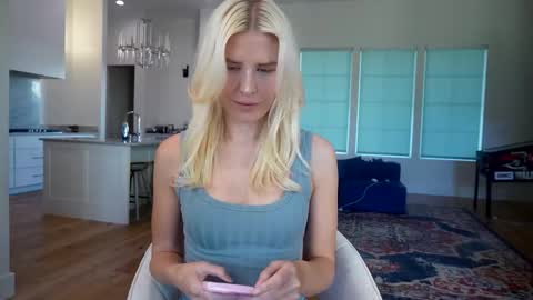 Snapshot of eliza_lizbethx chatting on 10, 11, 2025 Liz online show from 10, 11, 2025