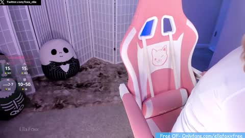 ella_foxx online show from 23, 10, 2025