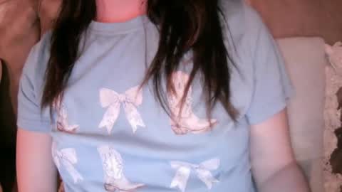 Snapshot of ella_girlnextdoor chatting on 16, 9, 2025 Ella - Girl Next Door online show from 16, 9, 2025