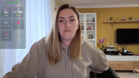 Snapshot of ella_max_live chatting on 4, 11, 2025 Ella Max online show from 4, 11, 2025