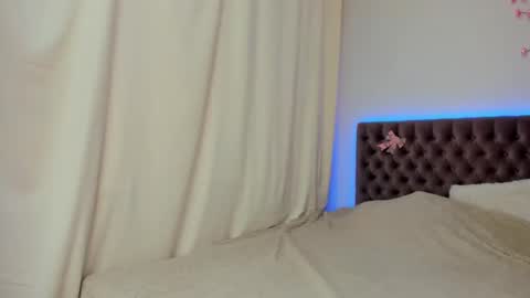 Snapshot of ella_mayers chatting on 12, 10, 2025 Ella Mayers online show from 12, 10, 2025