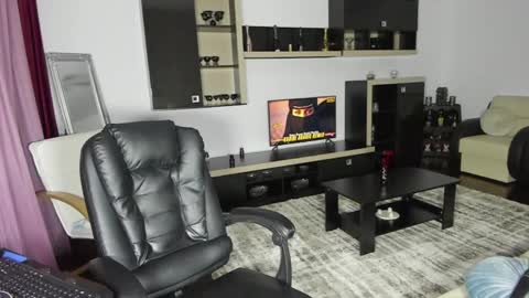 Ella online show from 7, 4, 2026