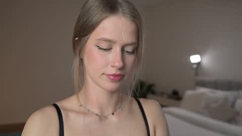 Snapshot of ella_twinkle chatting on 6, 6, 2026 Ella online show from 6, 6, 2026