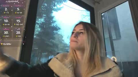 ella_vee online show from 16, 11, 2025