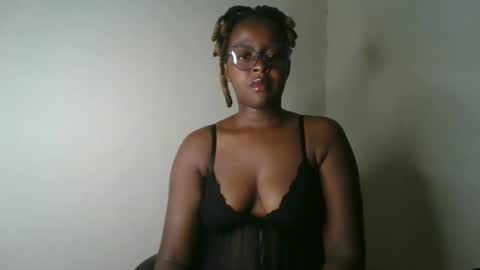 Snapshot of ellah_simone chatting on 4, 5, 2026 ellah-simone online show from 4, 5, 2026