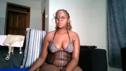 Snapshot of ellah_simone chatting on 29, 5, 2026 ellah-simone online show from 29, 5, 2026